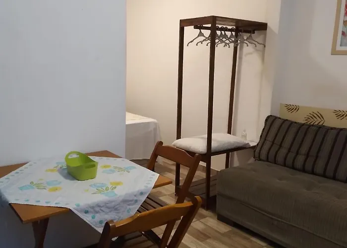 Acomodação para Temporada 1º andar para até 3 pessoas
